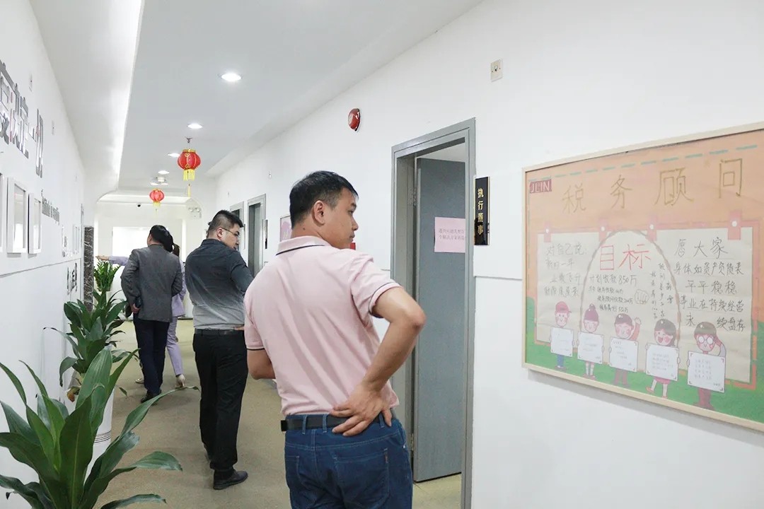 熱烈歡迎深圳市芯片行業(yè)協(xié)會(huì)蒞臨君林集團(tuán)交流座談！