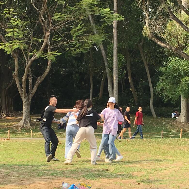 三月春意昂·結(jié)伴探春風——君林企業(yè)踏青活動掠影 